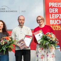 Preis der Leipziger Buchmesse 2025: Die Preisträger:innen (v.l.n.r.): Irina Rastorgueva, Thomas Weiler, Kristine Bilkau Preis der Leipziger Buchmesse 2025: Die Preisträger:innen (v.l.n.r.): Irina Rastorgueva, Thomas Weiler, Kristine Bilkau